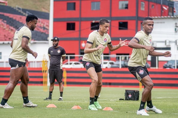 Vitória finaliza preparação para enfrentar Atlético-GO com desfalque de Willean Lepo por lesão